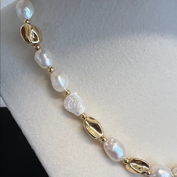 La Meno | FreshWater Pearl Necklace - Picture 6 of 7